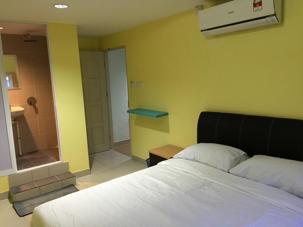 Miri Budget Inn Room photo